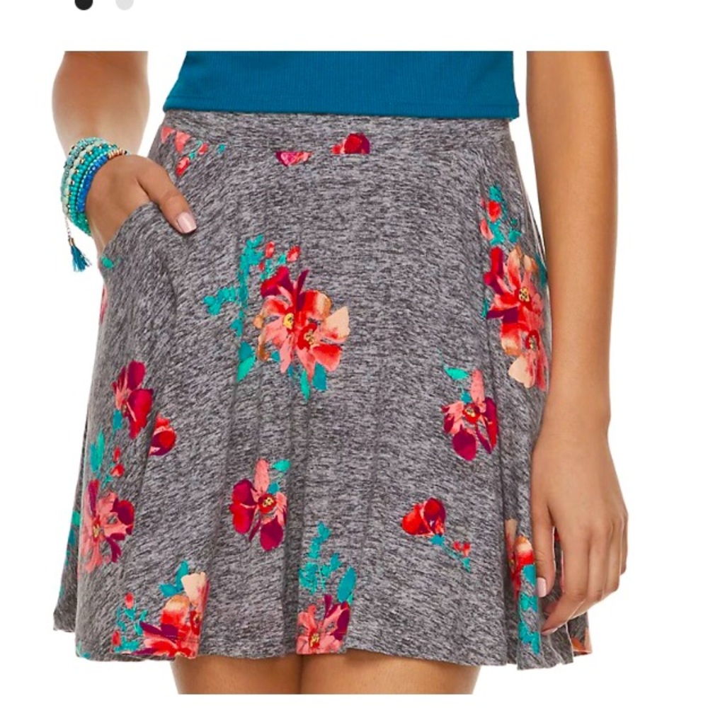 Bought this skirt a few years ago but never wore it Originally bought from Khols